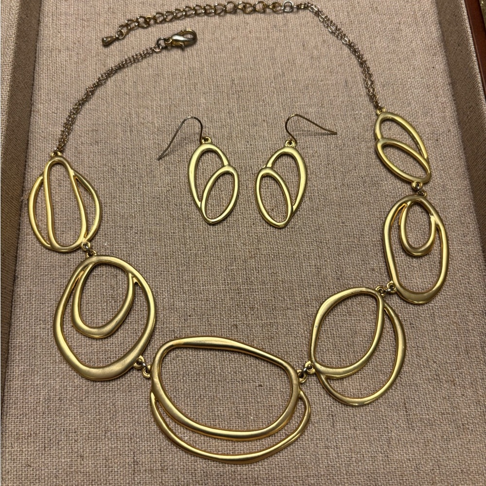 Matte Gold Geometric Oval Jewelry Set - Necklace & Earring Set